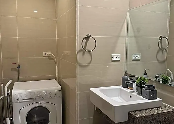 酒店 One Uptown Residences At Bgc - Staycations Up Above 15 2*