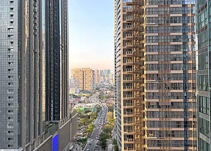 One Uptown Residences At Bgc - Staycations Up Above 15 酒店 2*