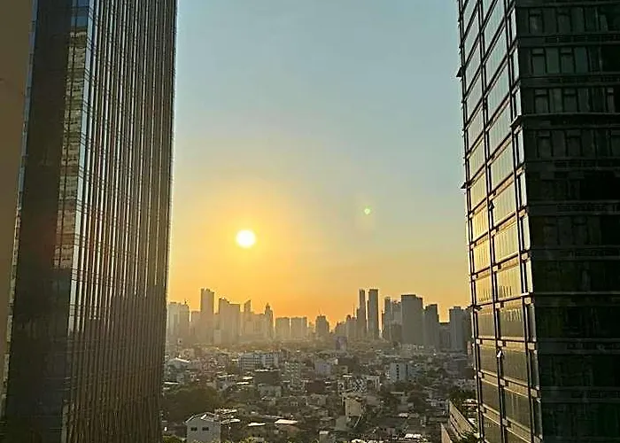 酒店 One Uptown Residences At Bgc - Staycations Up Above 15 2*