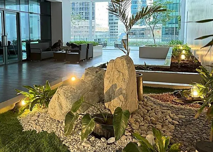 One Uptown Residences At Bgc - Staycations Up Above 15 2* 马尼拉
