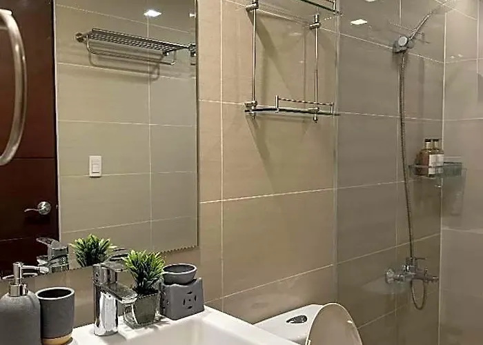 One Uptown Residences At Bgc - Staycations Up Above 15 2*