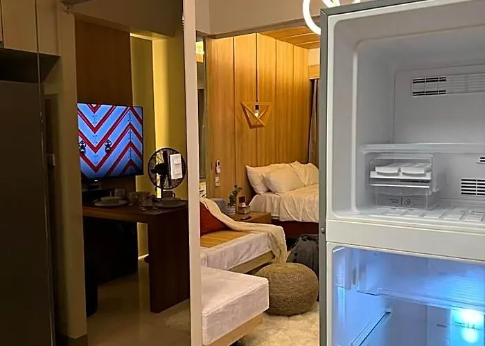 One Uptown Residences At Bgc - Staycations Up Above 15 2*